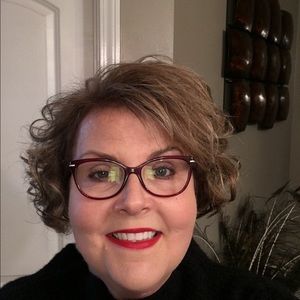 Meet your Posher, Mona